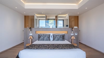 Bedroom 3: A king size bed, air conditioning, ceiling fan, HD-TV, dish network, safe, dressing 