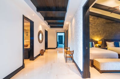 Luxury Villa Photo #12