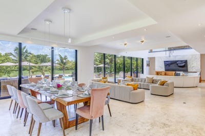 Luxury Villa Photo #8