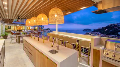 Luxury Villa Photo #15