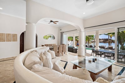 Luxury Villa Photo #16