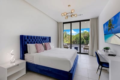 Luxury Villa Photo #40