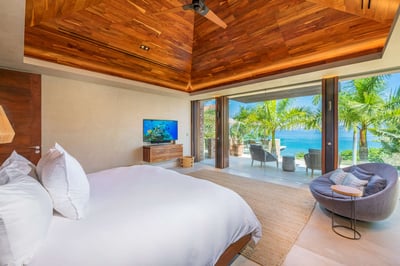 Luxury Villa Photo #36
