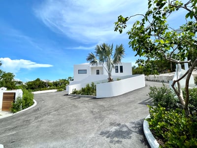 Luxury Villa Photo #26