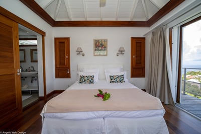 Bedroom 2: Ocean view and green hills. Two twin beds that can be converted into a king size bed