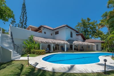 Luxury Villa Photo #2