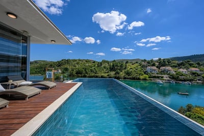 Luxury Villa Photo #4