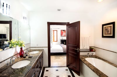 Luxury Villa Photo #9