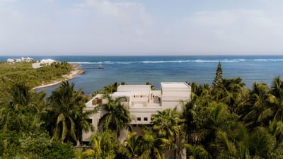 Luxury Villa Photo #3