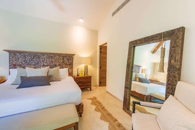 Luxury Villa Photo #16