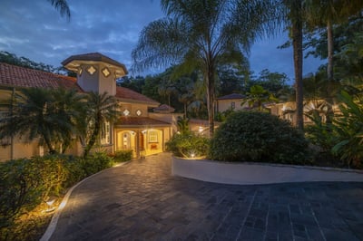 Luxury Villa Photo #16