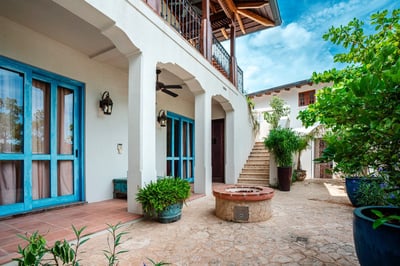 Luxury Villa Photo #25