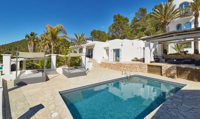 Luxury Villa Photo #3