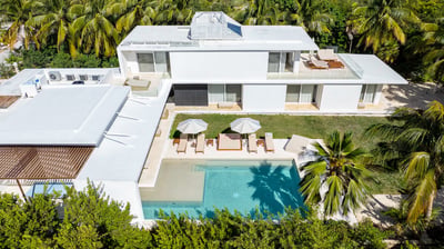 Luxury Villa Photo #3