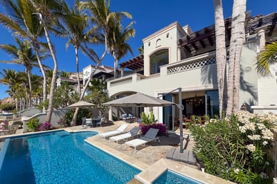 Luxury Villa Photo #4