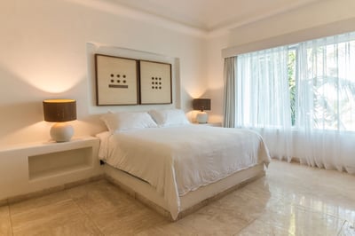 Luxury Villa Photo #43