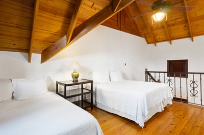 Luxury Villa Photo #34