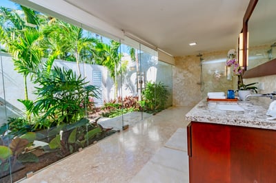Luxury Villa Photo #43