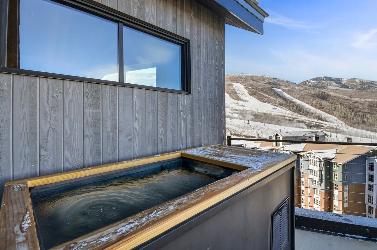 Japandi Slopeside Retreat