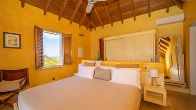 Luxury Villa Photo #30