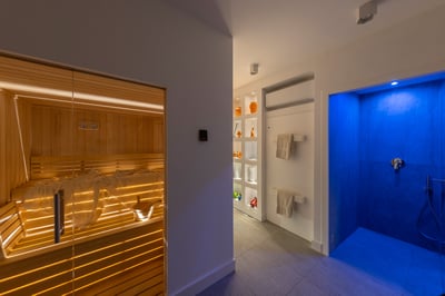 Luxury Villa Photo #16