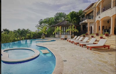 Luxury Villa Photo #3