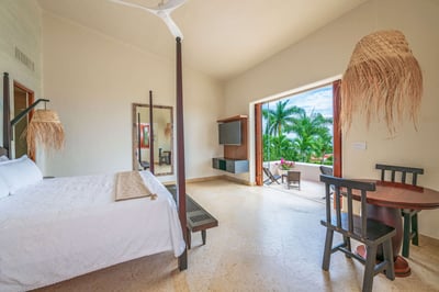 Luxury Villa Photo #32