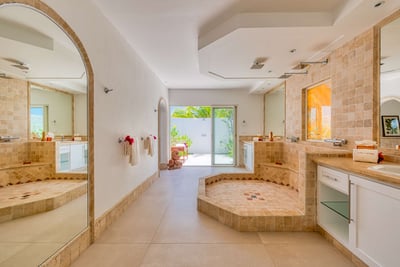 Luxury Villa Photo #21