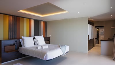 Bedroom 5: Located on the lowest level of the property. King size bed, air conditioning, HD-TV 
