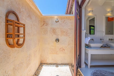 Luxury Villa Photo #25