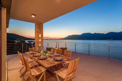 Luxury Villa Photo #6