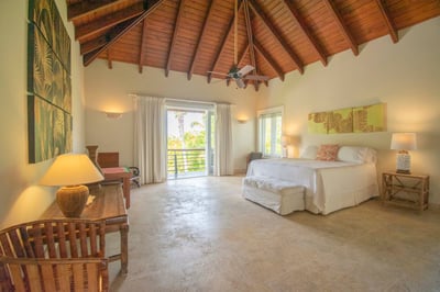 Luxury Villa Photo #37