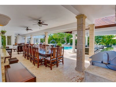 Luxury Villa Photo #16