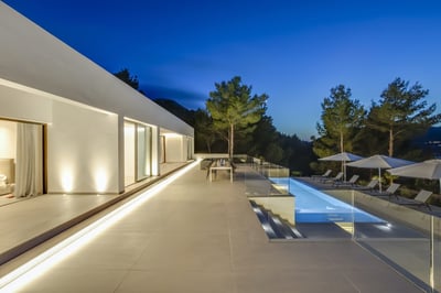 Luxury Villa Photo #9