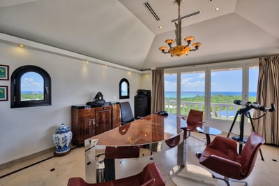 Luxury Villa Photo #18