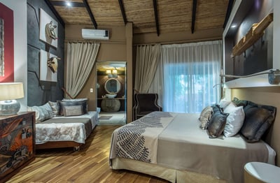 Luxury Villa Photo #25