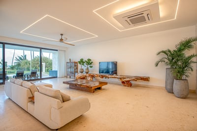 Luxury Villa Photo #6