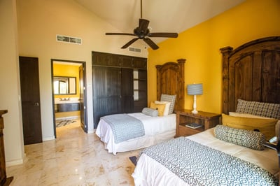 Luxury Villa Photo #27