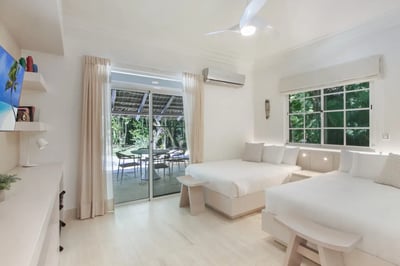 Luxury Villa Photo #32