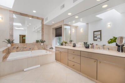Luxury Villa Photo #31