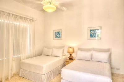 Luxury Villa Photo #26